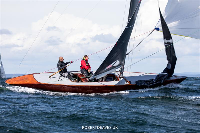 Trial in race 5 of the 5.5 World Championship 2022 - Day 4 photo copyright Robert Deaves taken at Hankø Yacht Club and featuring the 5.5m class