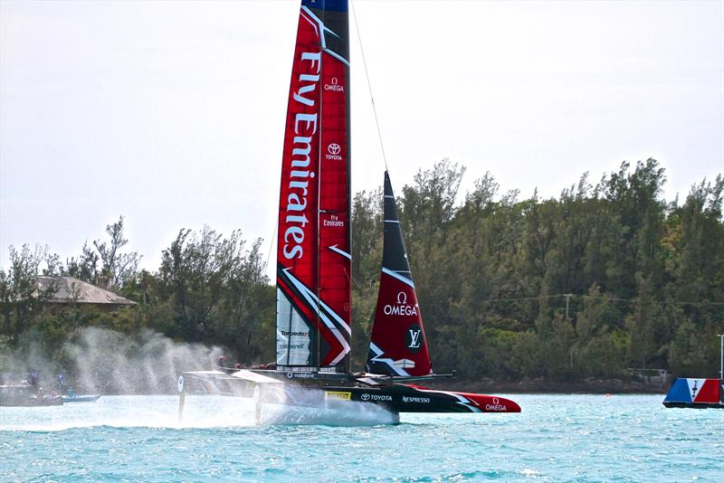 Emirates Team New Zealand heads for the finish line - 35th America's Cup - Bermuda, June 2017 photo copyright Richard Gladwell taken at Takapuna Boating Club and featuring the AC50 class