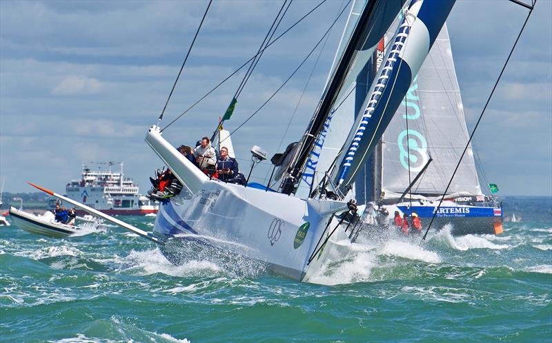 Magnificent conditions for the start of the 2017 Rolex Fastnet Race photo copyright Tom Hicks / www.solentaction.com taken at Royal Ocean Racing Club and featuring the Maxi class