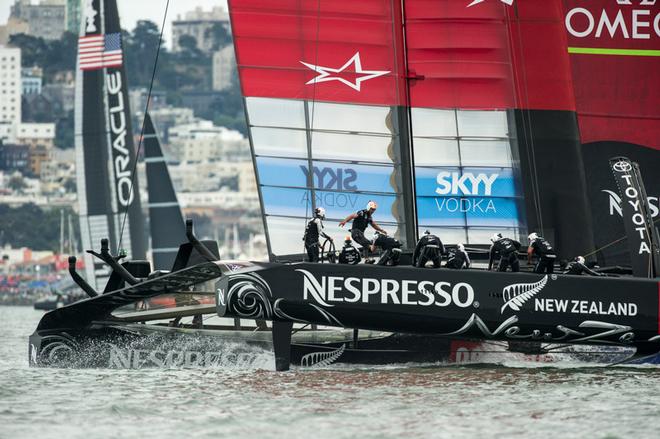 Emirates Team New Zealand have a good lead over Oracle Team USA in the first attempt at race 13. The race was called off after the 40 minute time limit was reached. America’s Cup 34. 20/9/2013 © Chris Cameron/ETNZ http://www.chriscameron.co.nz