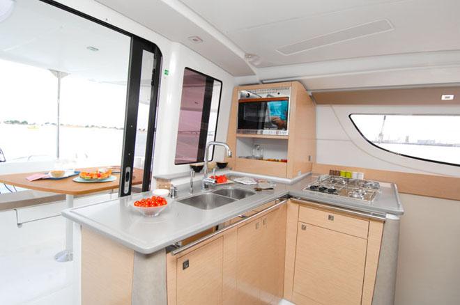 The Lipari 41 Evolution’s new kitchen worktop in beautiful grey blends associated with a light-wood and opens directly into the cockpit dining area. The new drawer refrigerator offers a capacity of 144 litres. © Fountaine Pajot http://www.fountainepajot.com.au/
