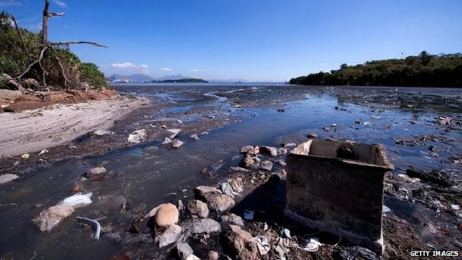Hundreds of millions of gallons of untreated sewage flow daily into Guanabara Bay. © Getty Images
