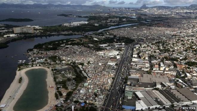 The government has built artificial beaches with clean water for Rio's poorer communities. © Reuters