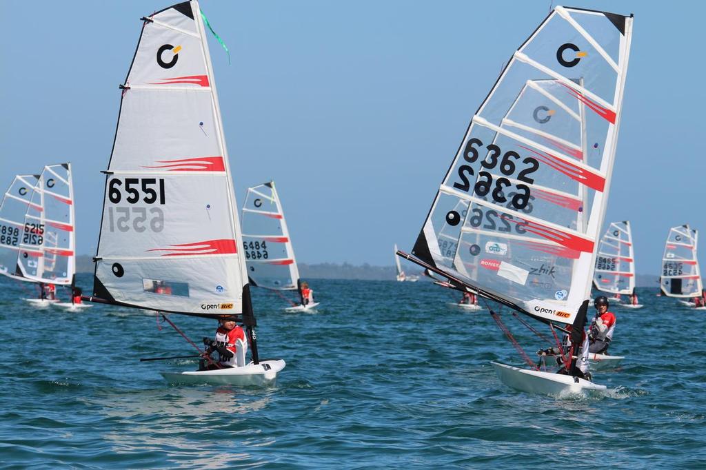 Silver fleeter Patrick Lazzar mixing it up in the front of the Gold Fleet with his 3.8 Dacron sail. © Diedre Snooks