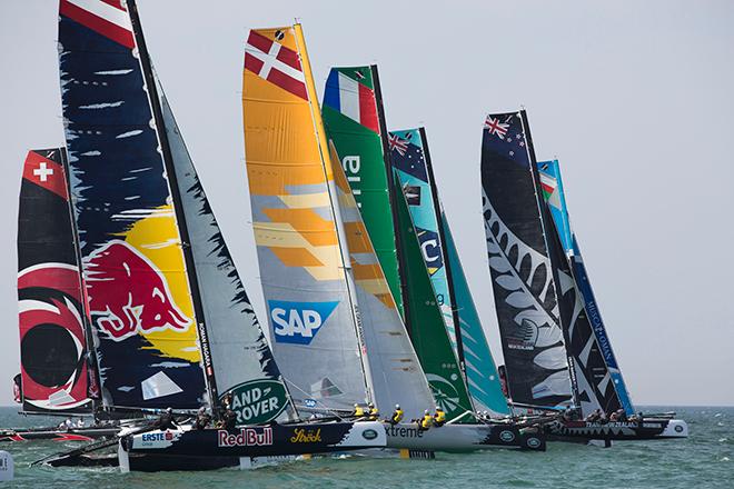 The fleet power off the compact startline - Extreme Sailing Series © Lloyd Images/Extreme Sailing Series