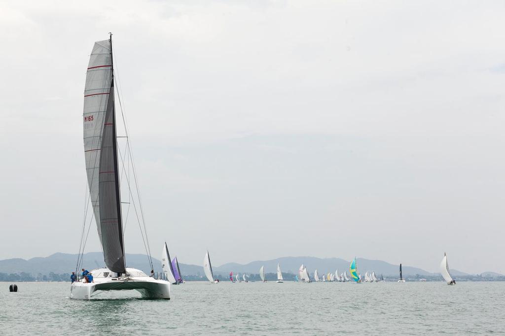 TOP OF THE GULF REGATTA 2014. Mojo, and the rest of the fleet in a soft spot. © Guy Nowell/Top of the Gulf