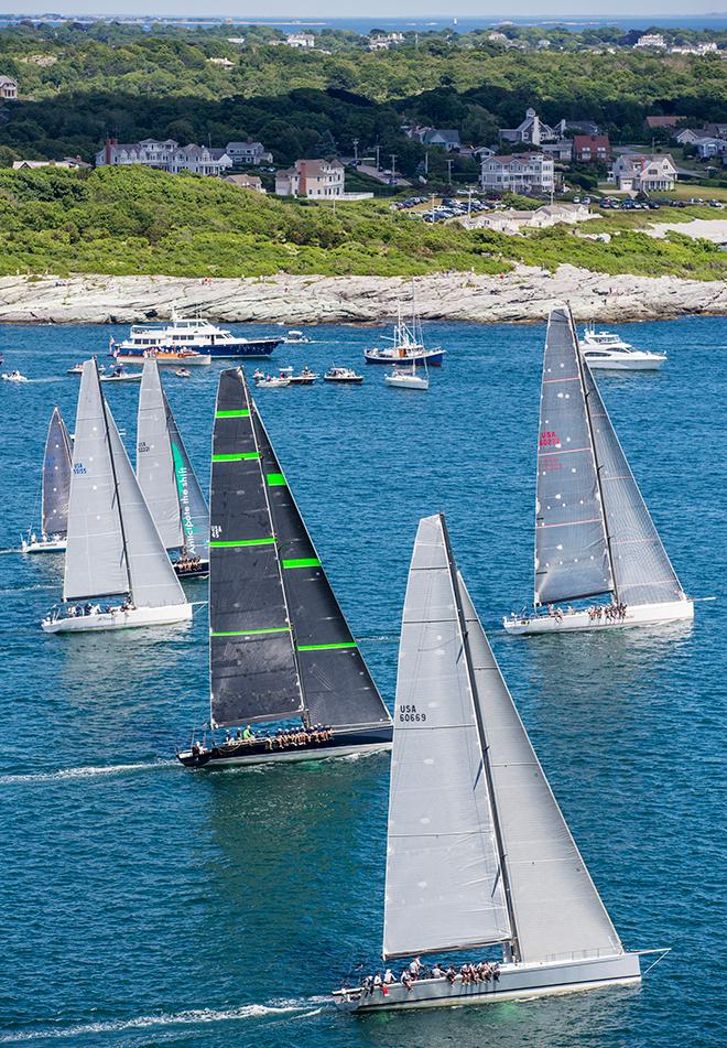Clean start for the maxi yachts competing in the Gibbs Hill Lighthouse division class 9. © Daniel Forster/PPL