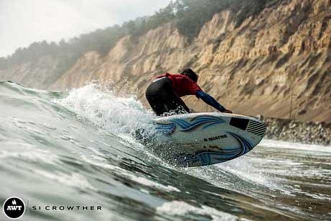 Josh Stone turns back down the wave. © Si Crowther / AWT http://americanwindsurfingtour.com/