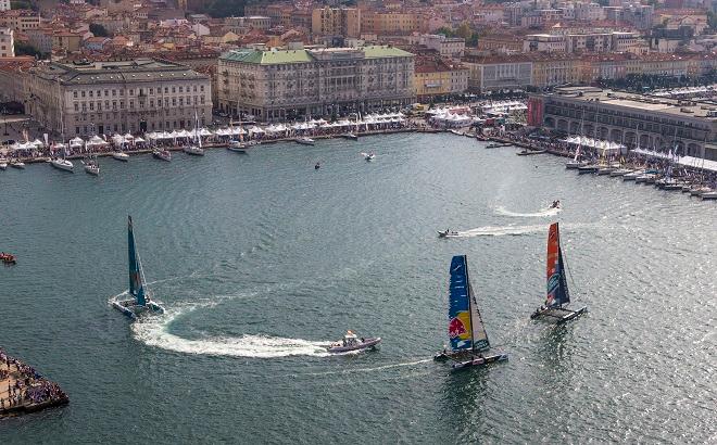 Aerial show of the Land Rover Extreme Sailing Team in action at the Barcolana 46 regatta in Trieste.  © Studio Borlenghi http://www.carloborlenghi.net/