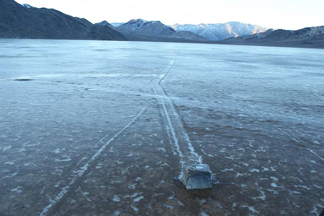 One of the GPS rocks with its trail on a cold morning when the pond surface is still covered with ice. © Mike Hartmann