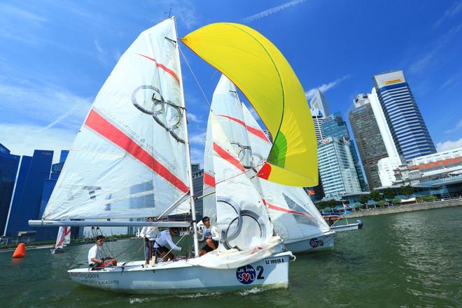 Close battle at APSC 2103 - 3rd Asia Pacific Student Cup back at the Marina Bay, Singapore © Howie Choo
