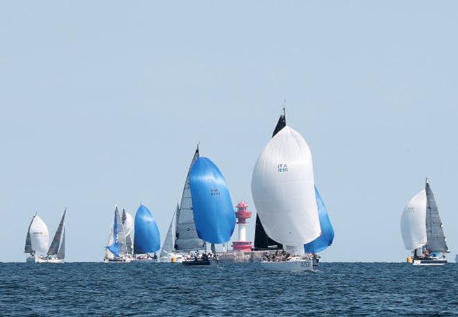 Low Noise leading the pack downwind in Class C. © ORC Media