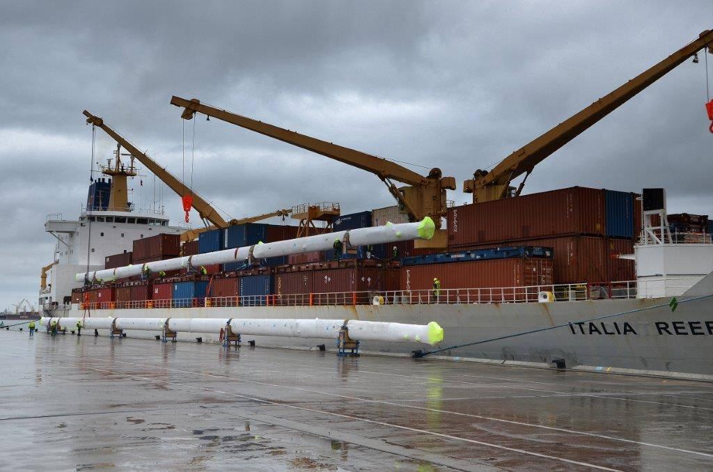 The worlds tallest spars being loaded at the Port of Tauranga - Images by Richard Bicknell and Rosco Whitburn © Southern Spars