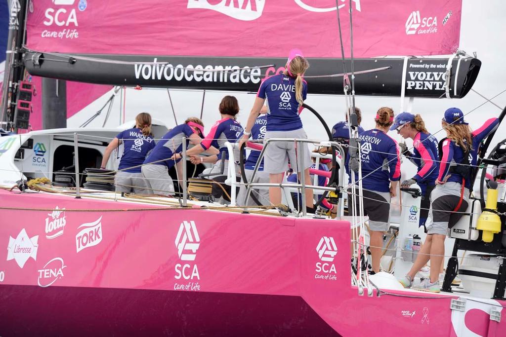 Team SCA during the start of Leg 1 of the Volvo Ocean Race © Rick Tomlinson / Team SCA
