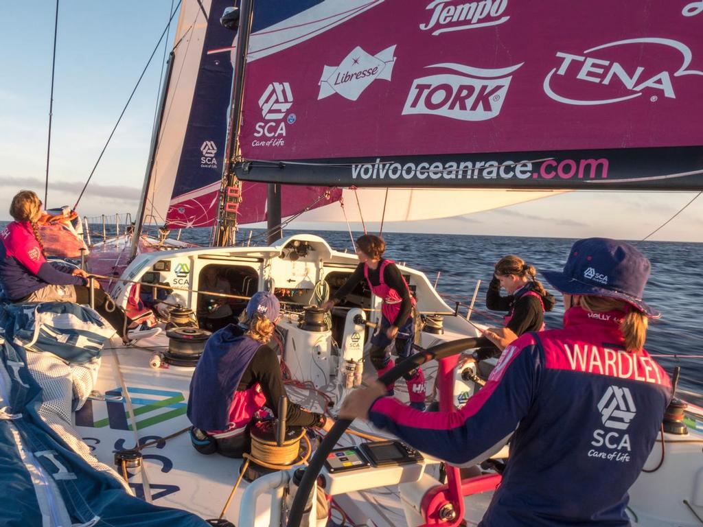 October 30, 2014. Leg 1 onboard Team SCA. Team SCA continue to heading south at sunset on Day 19. © Corinna Halloran / Team SCA