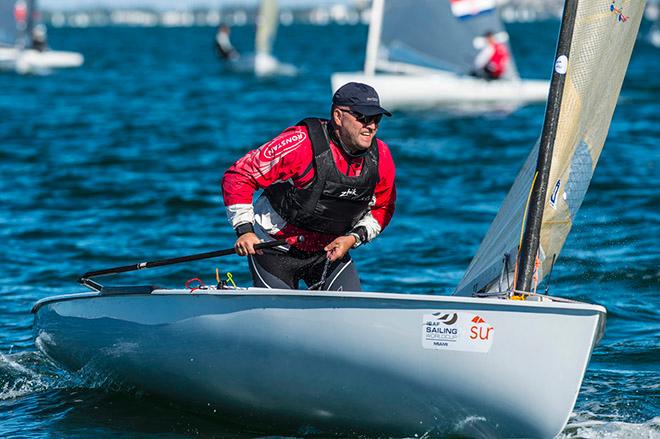 Harles Liv rounds the top mark in the lead © Walter Cooper /US Sailing http://ussailing.org/