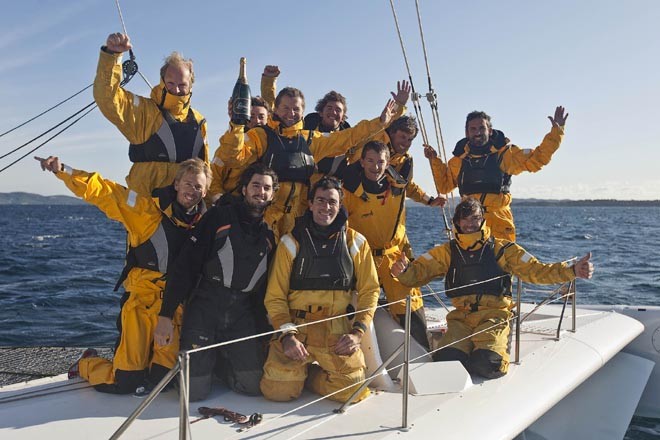 Victorious crew -  l’Hydroptere smashes the one nautical mile speed record © Guilain Greiner http://www.hydroptere.com/