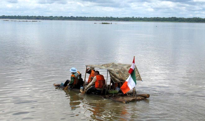Great Amazon Raft Race © Robert Dowling http://amazonquest.net