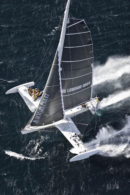 l’Hydroptere smashes the one nautical mile speed record © Guilain Greiner http://www.hydroptere.com/