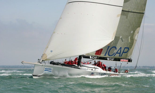 Maximus breaks the record which has stood for five years and is normally contested in the annual Round the Island Race © onEdition http://www.onEdition.com