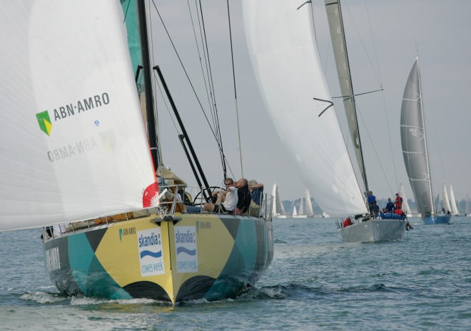 ABN AMRO ghosts along under spinnaker in light airs, as she leads the Class 0 fleet, on the last day of racing at Skandia Cowes Week.<br />
 © onEdition http://www.onEdition.com
