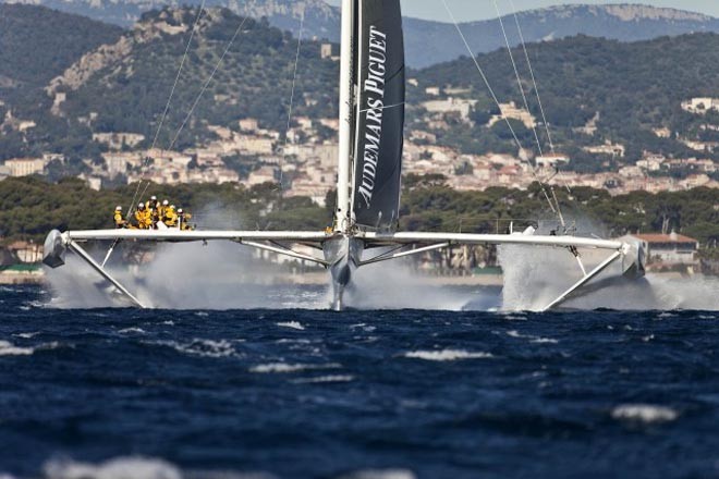 l’Hydroptere smashes the speed record for one nautical mile © Guilain Greiner http://www.hydroptere.com/