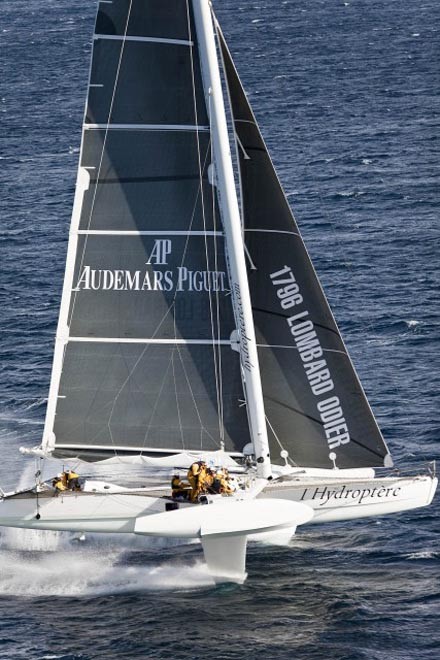 l’Hydroptere smashes the one nautical mile speed record © Guilain Greiner http://www.hydroptere.com/