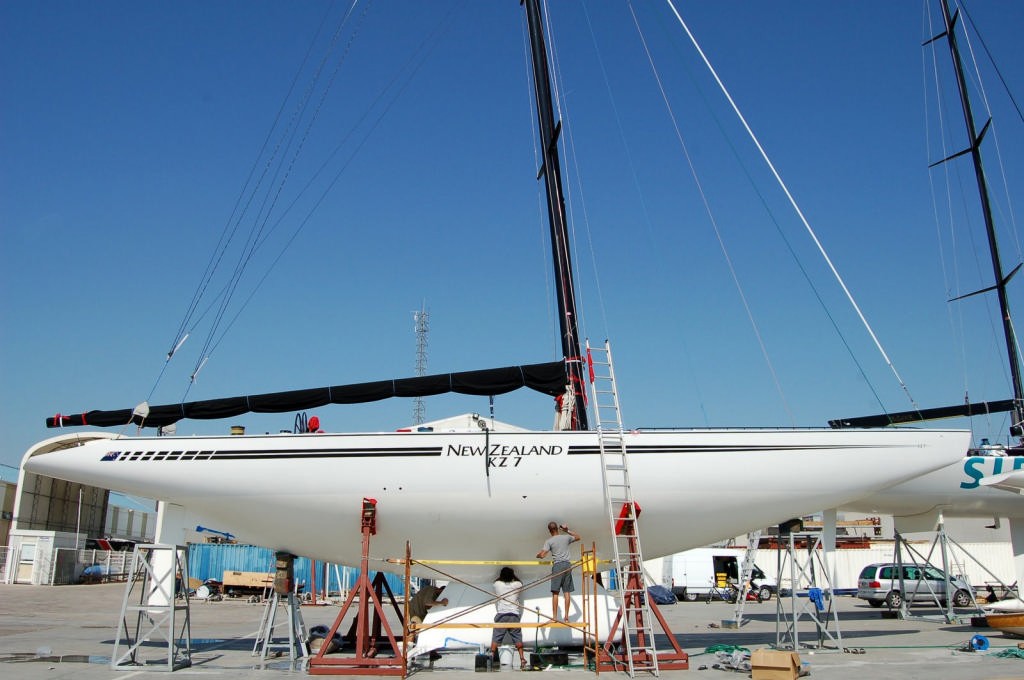KZ-7 - below the waterline the Super 12’s will be of a contemporary design with strut keel, bulb and winglets. © Valenciasailing.com http://www.valenciasailing.com
