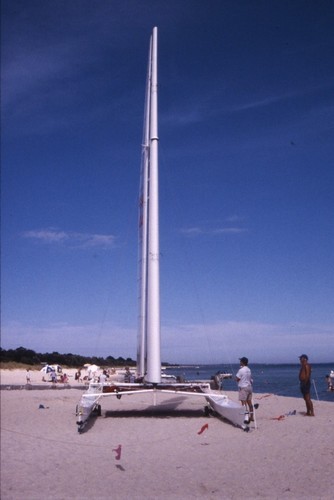 Cogito, showing the wing mast positioned and rotating on the main beam with the dolphin striker below, in a common treatment of distributing these loads. © Richard Gladwell www.photosport.co.nz
