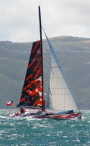 ’Cabo de Hornos’ gets away from the pack to lead at Point Halswell by about one minute. © Jim Bolland www.auldmug.com