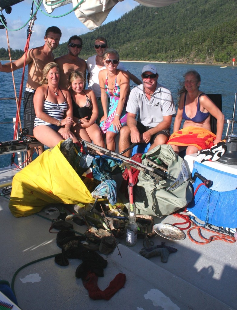 The crew who collected 3 massive bags of rubbish from under moorings © Ian Thomson