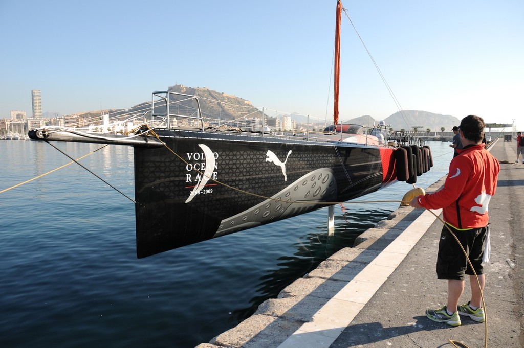 il mostro is craned back into the water in Alicante, Spain. © Volvo Ocean Race http://www.volvooceanrace.com