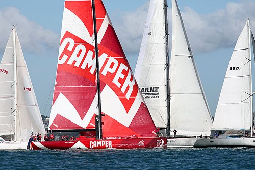 Camper to windward of Lion NZ at the start of the Auckland to Musket Cove race © Ivor Wilkins