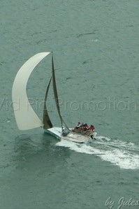The Vivace boys show that a big skiff can fly without trapezes - Surf to City Yacht Race photo copyright Jules Geldard http://vidpicpro.com taken at  and featuring the  class