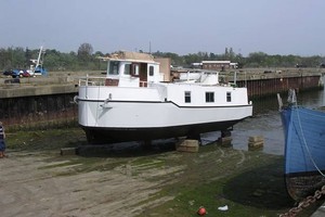 Bill and Laurel's housboat, Faraway photo copyright  SW taken at  and featuring the  class
