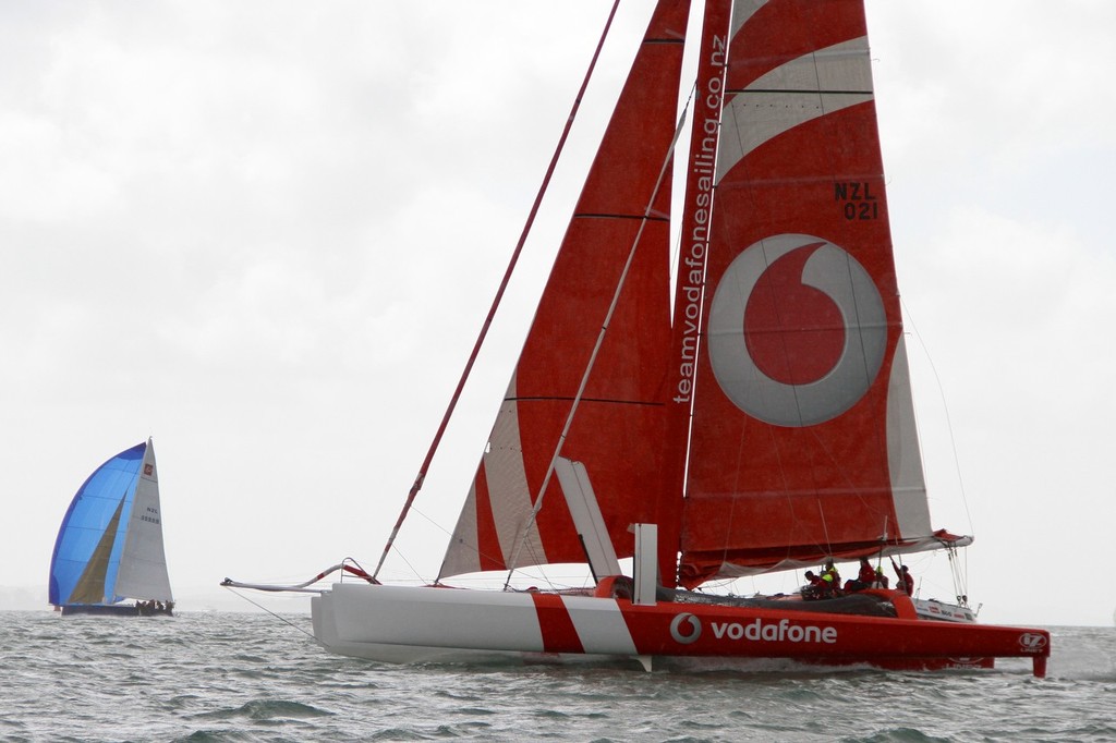 V5 and Vodafone after the start of the 2012 Coastal Classic © Richard Gladwell www.photosport.co.nz
