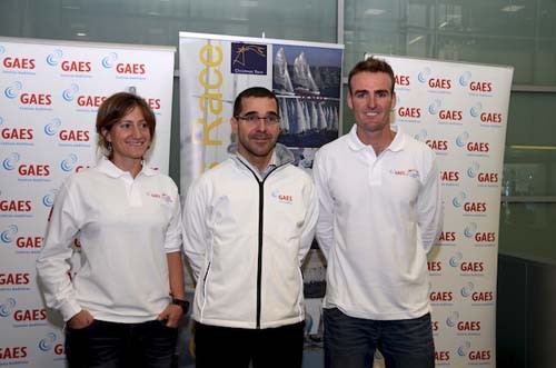 Anna Corbella and Gerard Marín with Antonio Gassó, CEO and Managing Director of GAES. © Mireia Perelló / FNOB http://www.barcelonaworldrace.org/