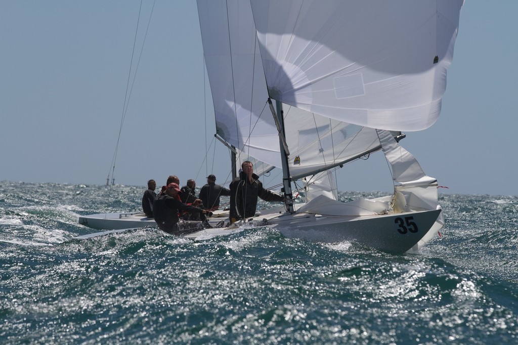Gary Smith's Tusk pulls off a nice passing move. - Prochoice Safety Gear Etchells Nationals © Ron Jensen