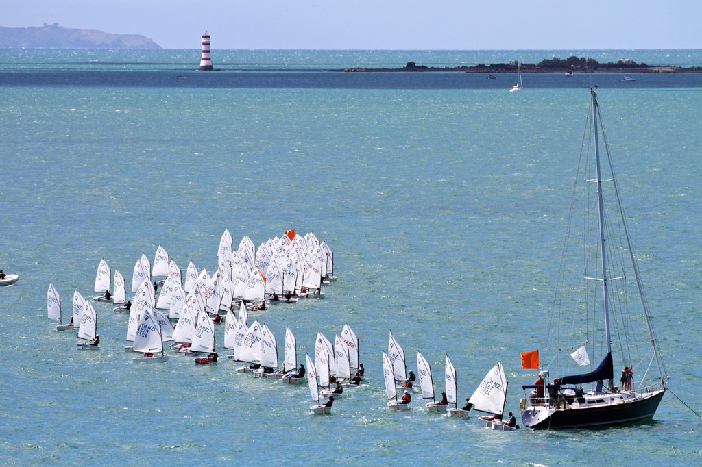 14secs from the start - the leeward bunch grows, and the mid-liners are many boat lengths back - 2013 Auckland Optimist Championships, Wakatere Boating Club © Richard Gladwell www.photosport.co.nz