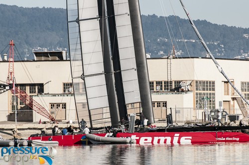 Artemis Racing fits a new wingsail in San Francisco © Erik Simonson www.pressure-drop.us http://www.pressure-drop.us