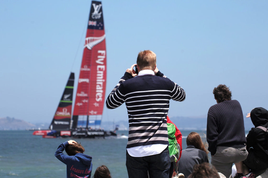 Even with only one boat, the crowds along the shore cheered each time ETNZ flew by - America’s Cup © Chuck Lantz http://www.ChuckLantz.com
