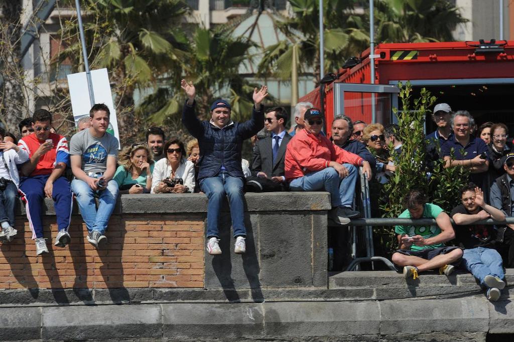Spectators in Naples Italy who came to the waterfront to watch the ACWS racing on April 19, 2013. ©  SW