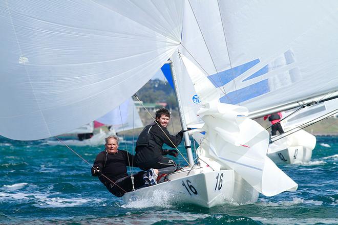 Jake Newman at the mast with Bill Browne on the spinnaker sheets. - 2015 Etchells Victorian State Championship © Teri Dodds http://www.teridodds.com
