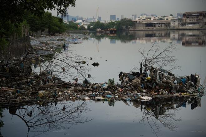 Physical debris in Guanabara Bay - Project Guanabara Limpa © Project Guanabara Limpa