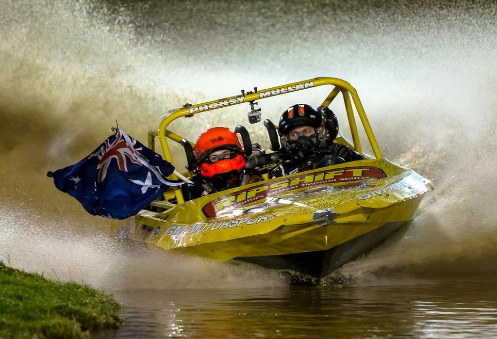 2-time Unlimited Superboat Champion Phonsy Mullan kicked off his 2014 title defines in fine form with a strong victory in the opening round at Temora (photo: Pureart Creative Images). © Russell Puckeridge