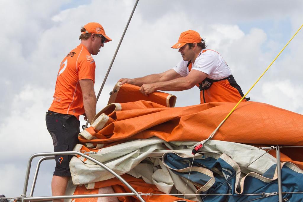 Josh Kronfeld (right) ventures into Frontier-land and gets some jib hanking tips  from Dave Swete (NZL) - Team Alvimedica Practice Race, Volvo Ocean Race Auckland ©  Amory Ross / Team Alvimedica