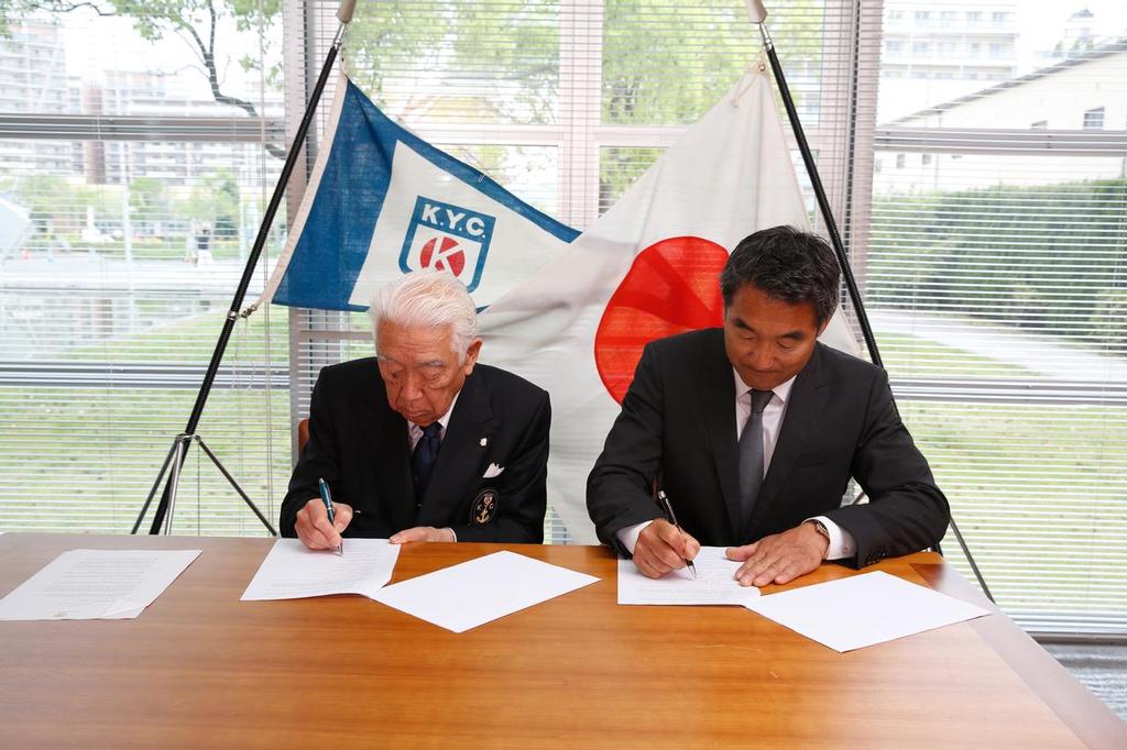 Kansai Yacht Club Commodore Ko Watanabe and SoftBank Team Japan General Manager Kazuhiko Sofuku 