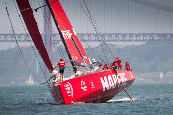 June 6,2015. MAPFRE take first place in the In-Port race in Lisbon.  © Maria Mui–a / MAPFRE