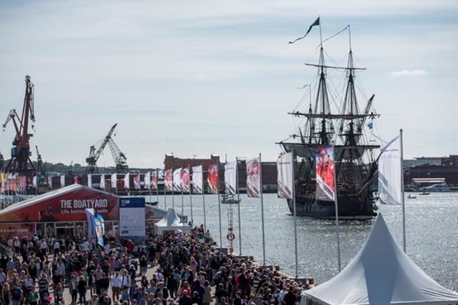  June 21,2015. Crowds in the opening day of the Race Village welcoming the Swedish Ship Götheborg.  © Ricardo Pinto / Volvo Ocean Race