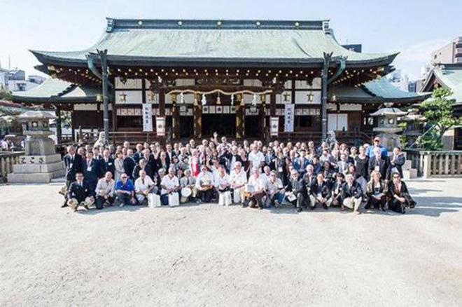 Competitors and Volunteers outside a shirne in Osaka © ORCV members ORCV members